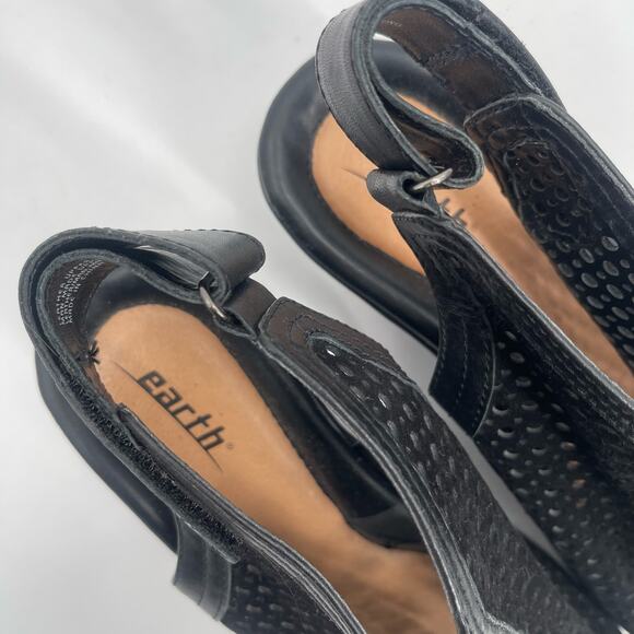 EARTH Calla Wedge Sandals Size 8 Black Perforated Leather Suede Casual Comfort - Picture 8 of 11